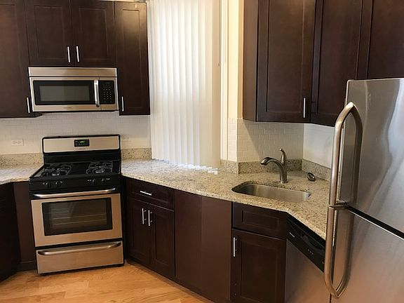 3rd image of 3045 N Clifton Ave #3