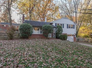 5806 Atteentee Rd, Springfield, VA 22150