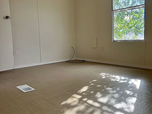 4th image of 5 Karen Ln #5