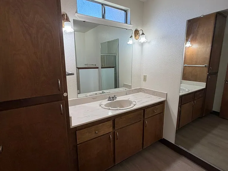 1635 E Eastbrook Ave — Photo 17