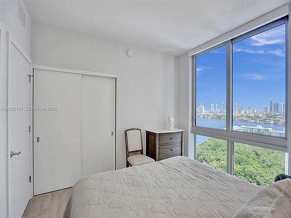 5th image of 16385 Biscayne Blvd Unit 2107