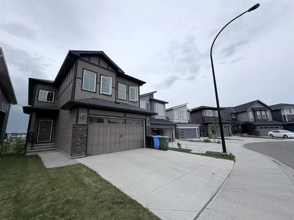 300 SE Carringvue Pl NW, Calgary, AB T3P 2A5
