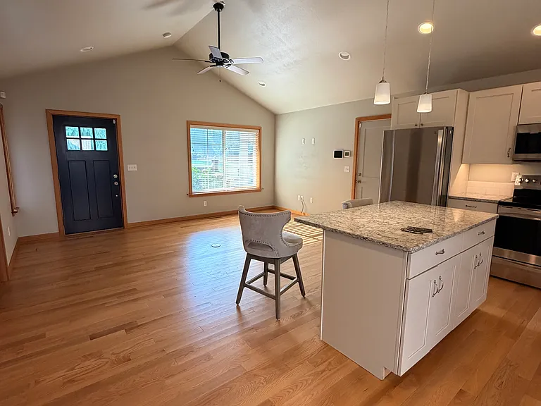 565 SE 10th Pl #ADU — Photo 8