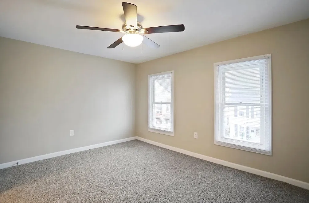 3 bed, 1064 sqft, $1,600 — Photo 3