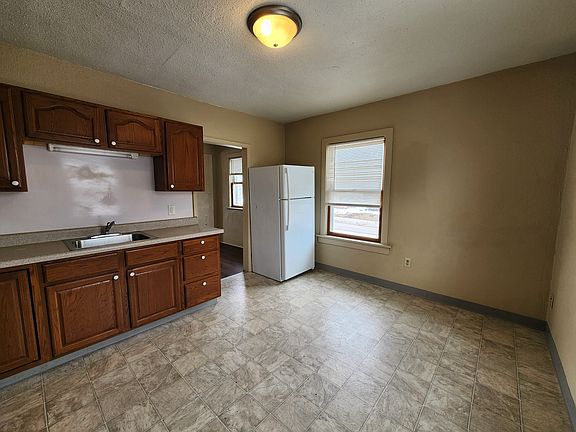 3rd image of 604 1/2 W Seerley Blvd