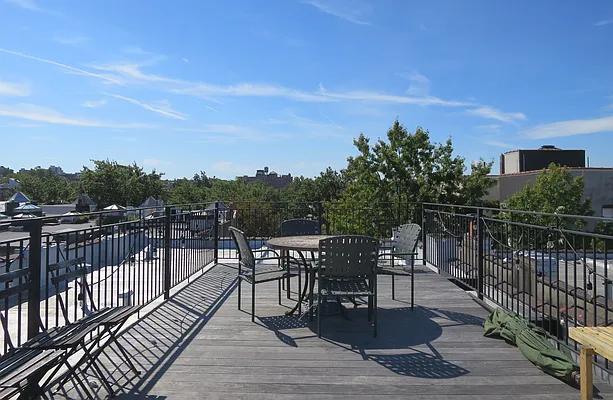 Sold by New York Casas Ltd. | media 7