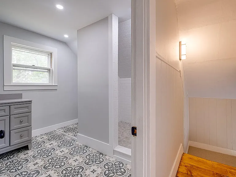 99 Oak St — Photo 24
