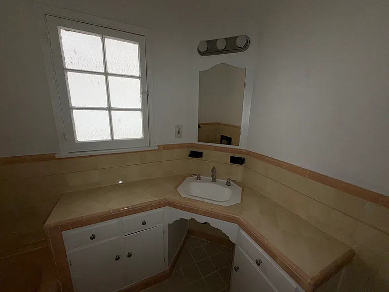 352 S Cloverdale Ave #352 — Photo 18