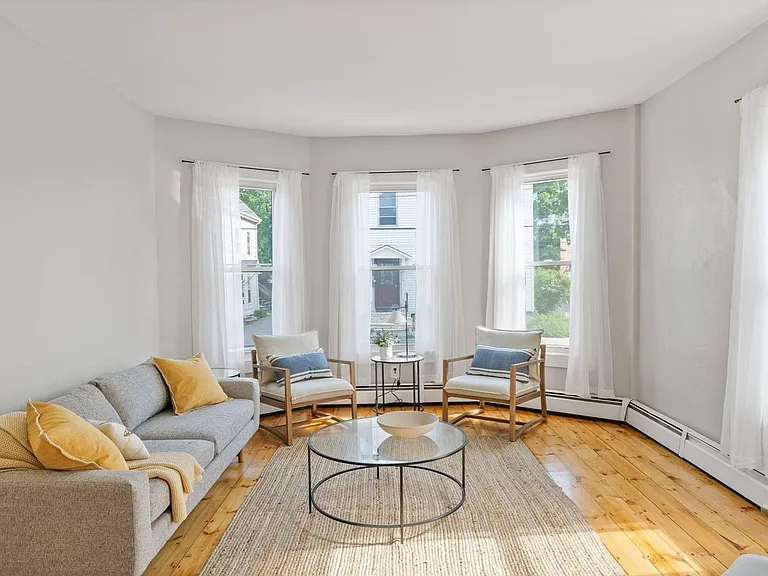 109 Woodford St — Photo 1