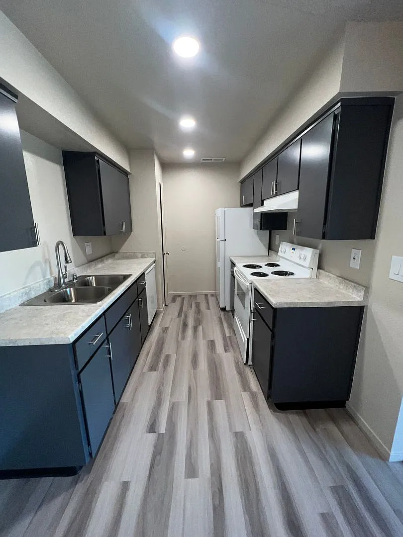 Tanglewood Apartments — Photo 1