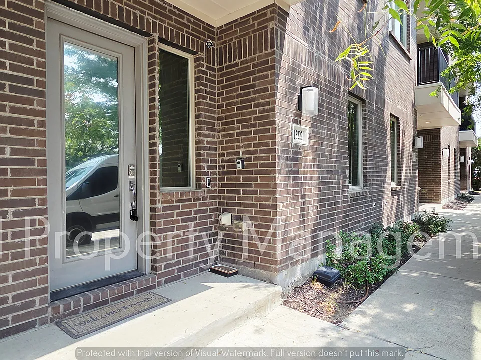 13222 Bee St