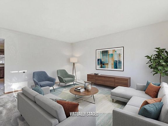 2nd image of 802 Forest CIRCLE