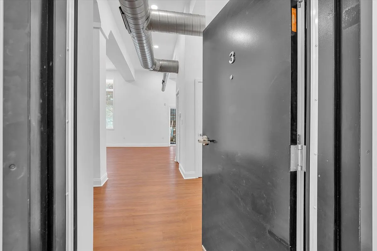 2 bed, 1150 sqft, $3,200 — Photo 2