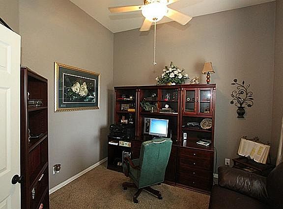 2nd image of 2004 Vista Dr