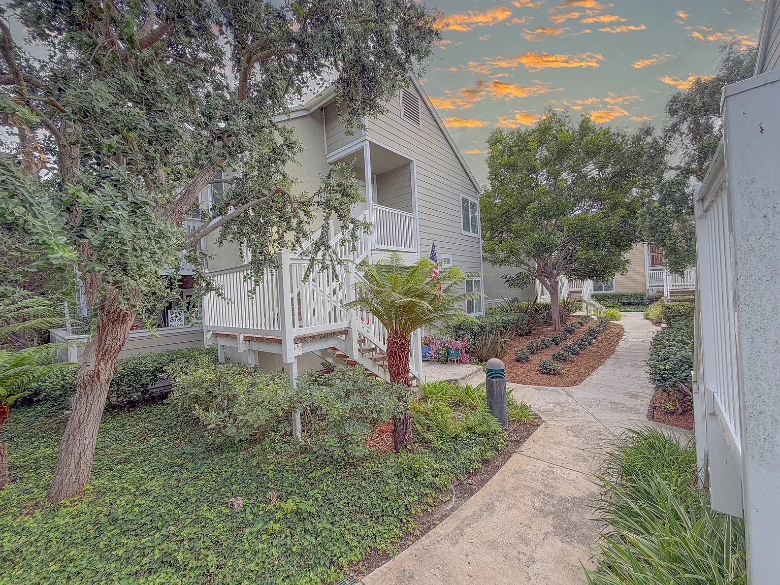 2 bed, 1010 sqft, $3,650 — Photo 3