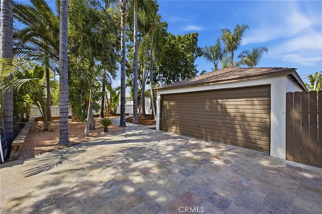 3 bed, 1400 sqft, $4,500 — Photo 2