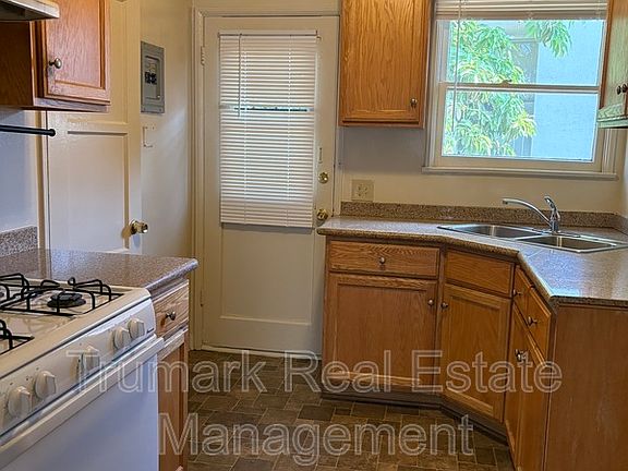 4th image of 1480 E Chevy Chase Dr APT 3