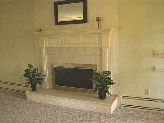 3rd image of 2115 Hoeschler Dr