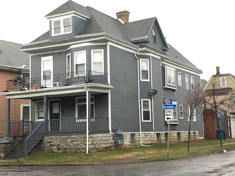 1st image of 32 Hoyt St