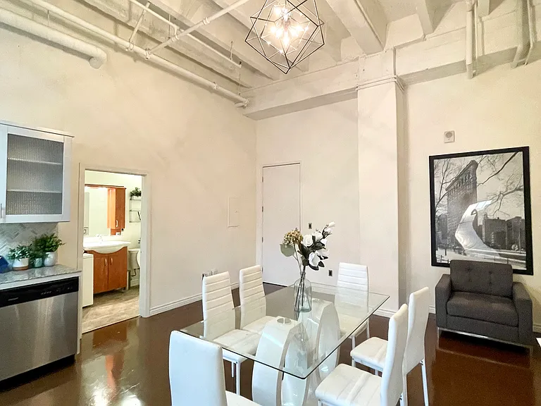 312 W 5th St #201 — Photo 3