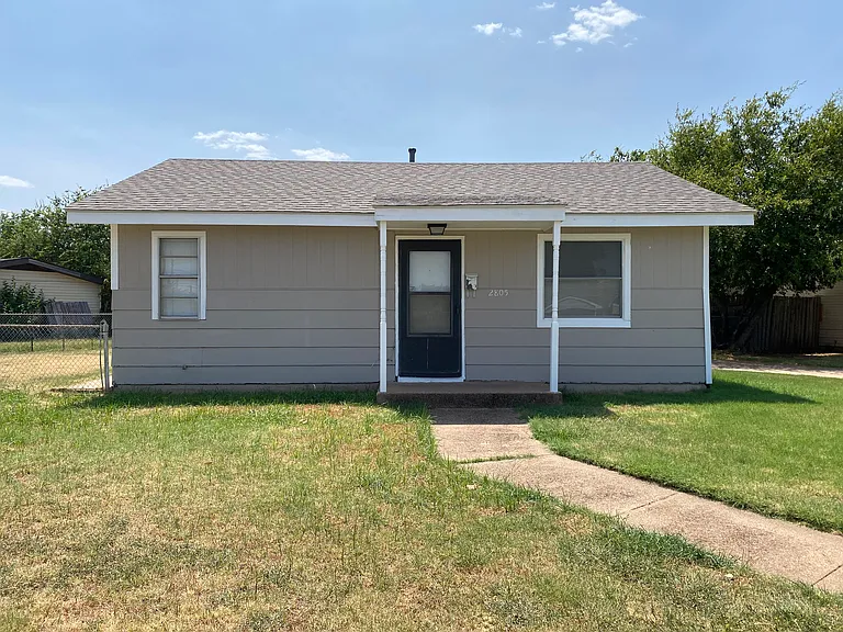 2805 Stearns Ave — Photo 1