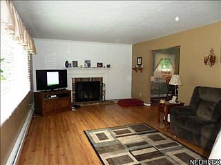 3rd image of 1735 Spruce Dr