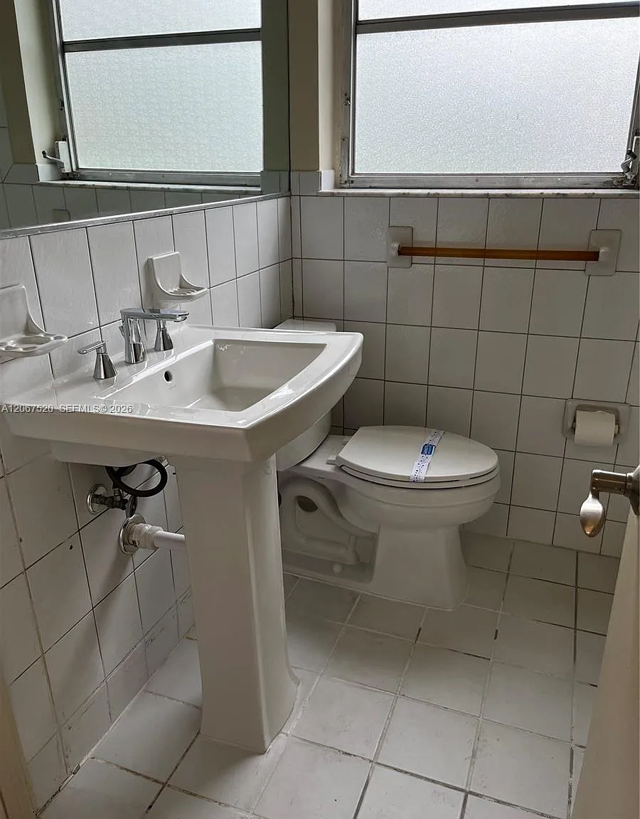 3 bed, 2.0 bath, $4,800 — Photo 4