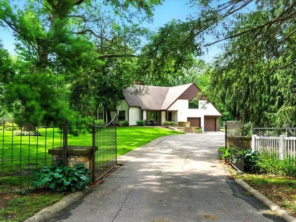 141 Pershing Rd, Waterloo, IA 50701