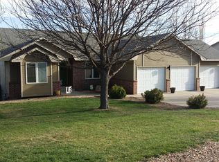108 Hampton Ct, Garden City, KS 67846