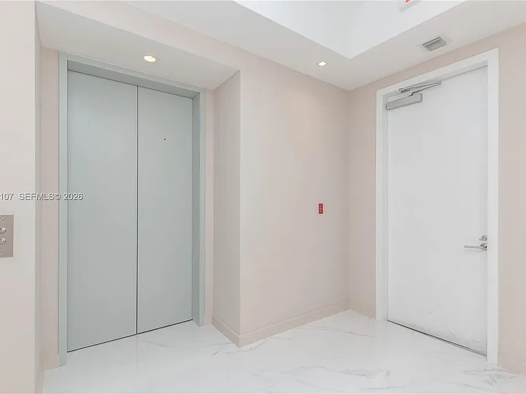 851 NE 1st Ave #Penthouse 4611-4611 — Photo 38