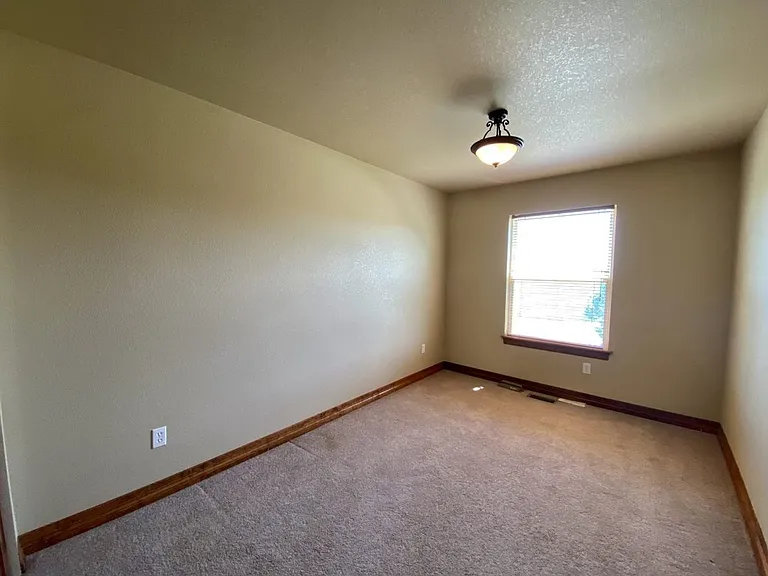 2209 Sunbury Ln — Photo 16