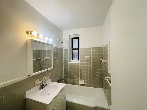 4th image of 180 E 17th St #314