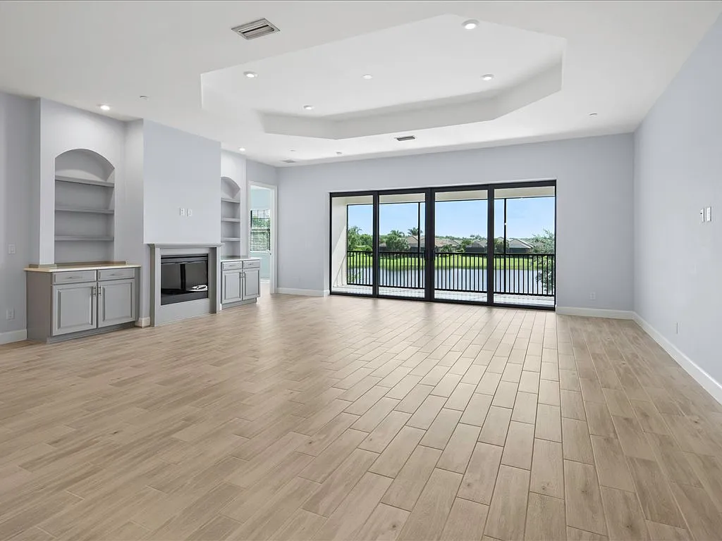 3 bed, 2.5 bath, 2343 sqft, $3,800 — Photo 2