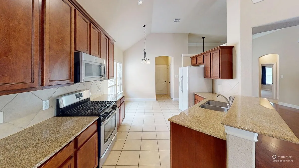 3 bed, 2.0 bath, 1936 sqft, $2,099 — Photo 2
