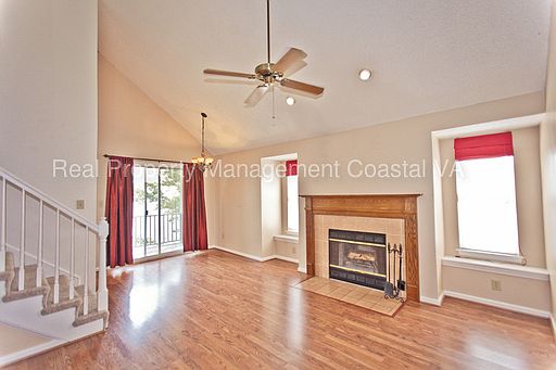 5th image of 518 Thorncliff Dr APT 206