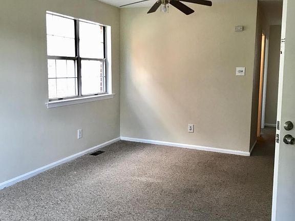 3rd image of 808 Bunting Ln #A