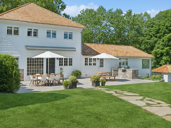 17 Indian Wells Hwy, Amagansett, NY 11930