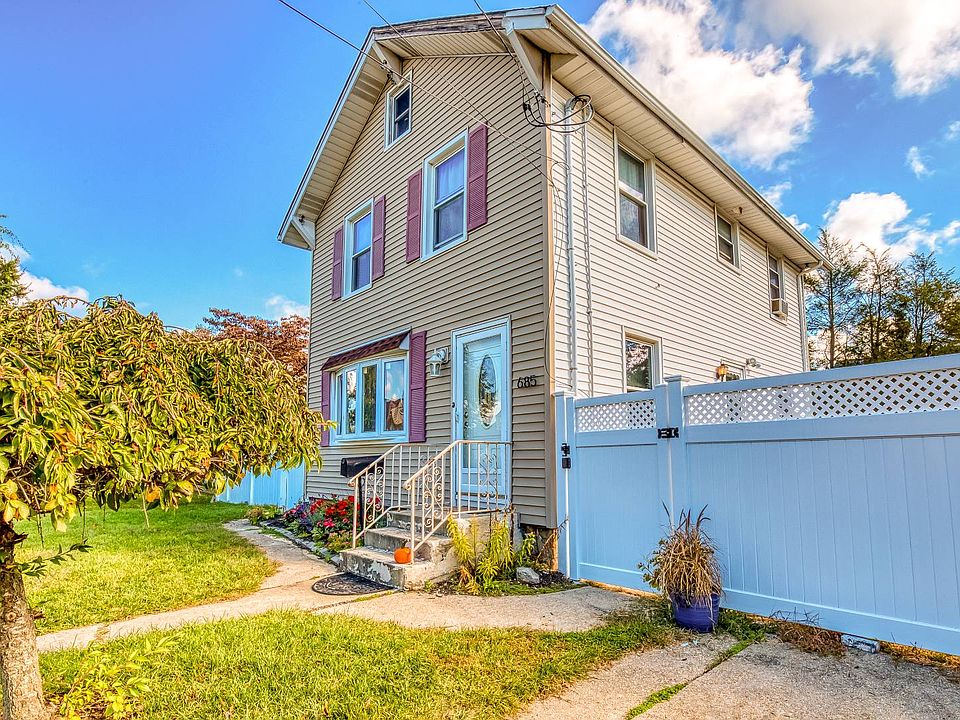 1st image of 685 Partridge Ave