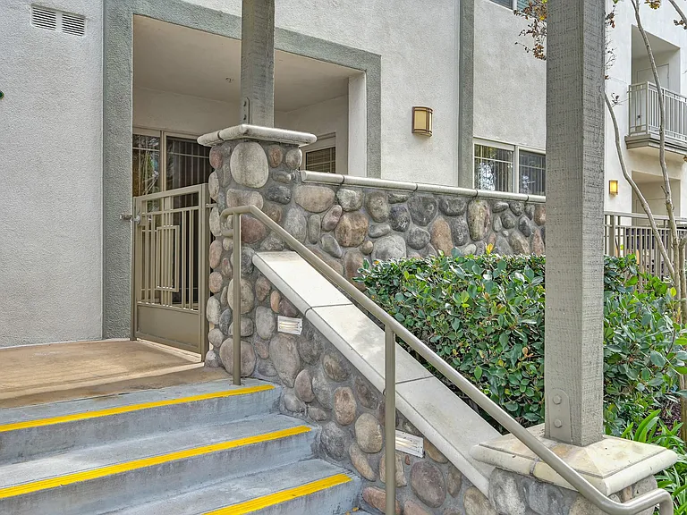 Mission Hills Apartments — Photo 36