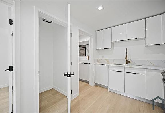 3rd image of 3535 Ellsworth St #7