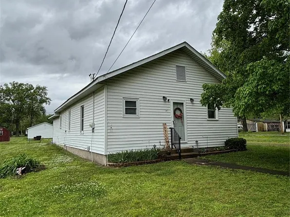 147 Wisconsin St, Pinckneyville, IL 62274