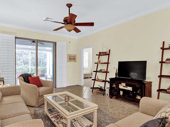 3rd image of 6425 Oxford Circle #102