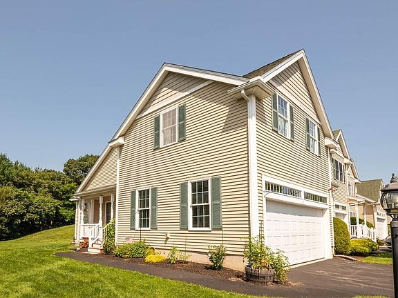 2nd image of 5 Broadmoor Ln #5