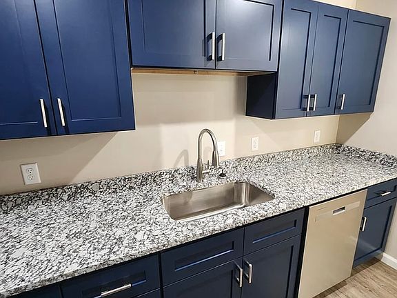 5th image of 140 Parrish Ave #2