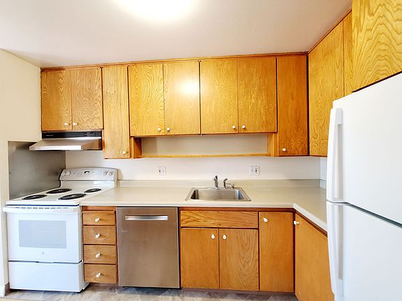 3rd image of 932 Peninsula Ave APT 414