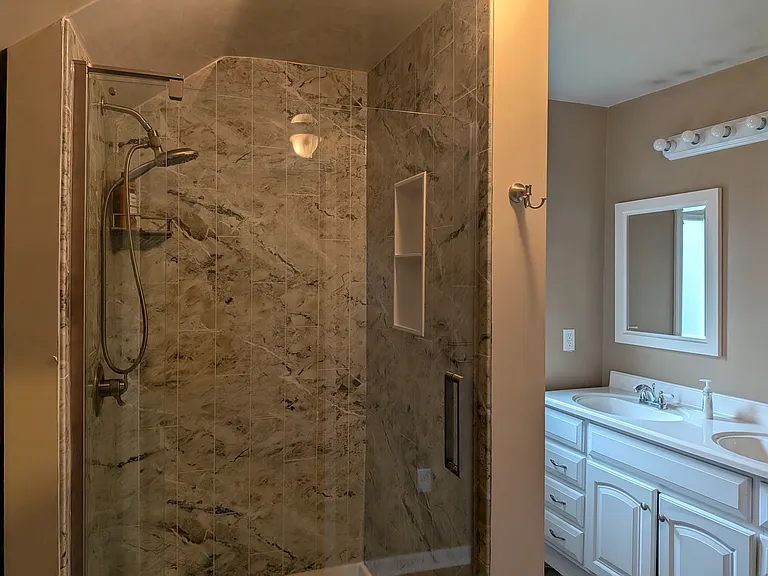 4327 Stanley St — Photo 20