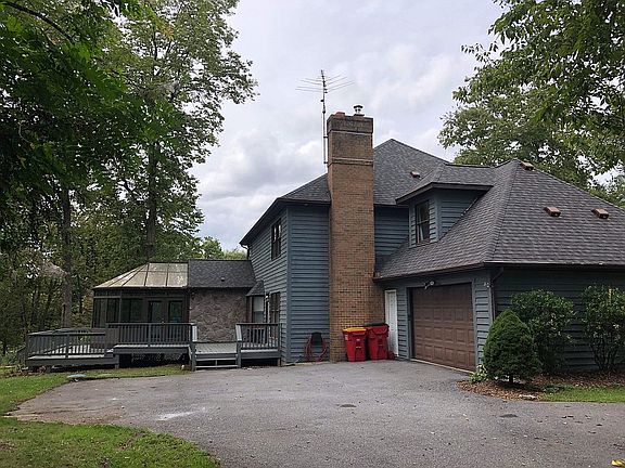 2nd image of 30 Chipped Cedar Ln
