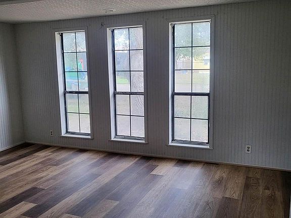 3rd image of 28222 Summer Ln