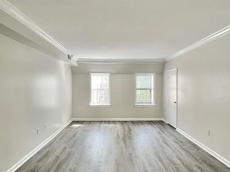 1748 N Rhodes St #6-321 — Photo 10