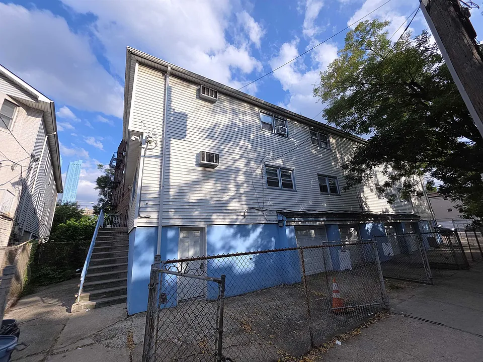 246 Sip Ave #1R